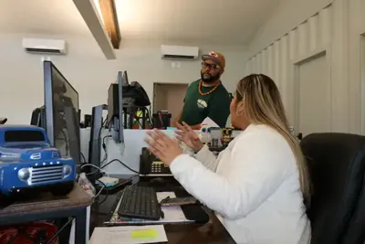 Evans Delivery Dallas Warehouse logistics team at work