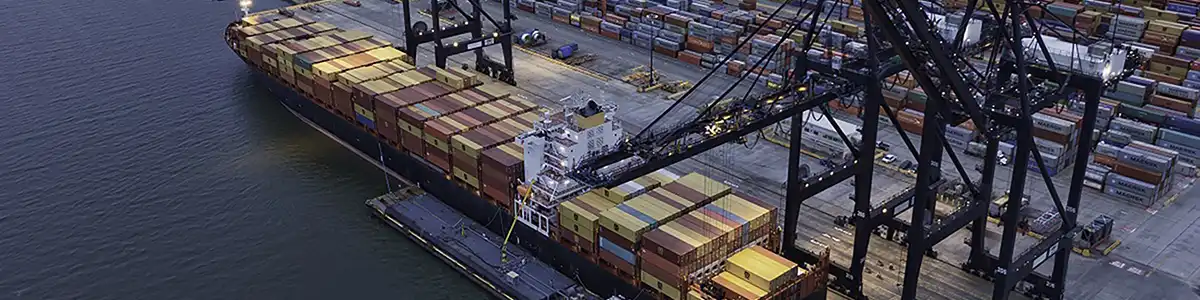 Understanding Demurrage and Detention at Port Houston 1200×300 Container ship unloading at Port Houston marine terminal where demurrage and detention charges can occur when shipping containers exceed free time.